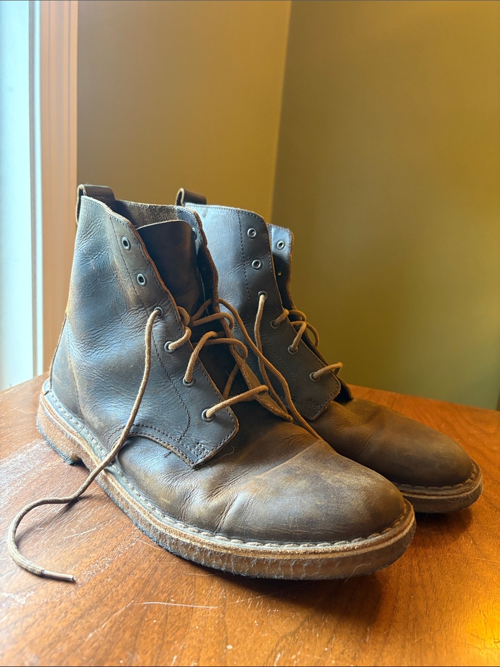 Clarks Men's Brown Leather Desert Mali Boots - Classic Lace-Up Style